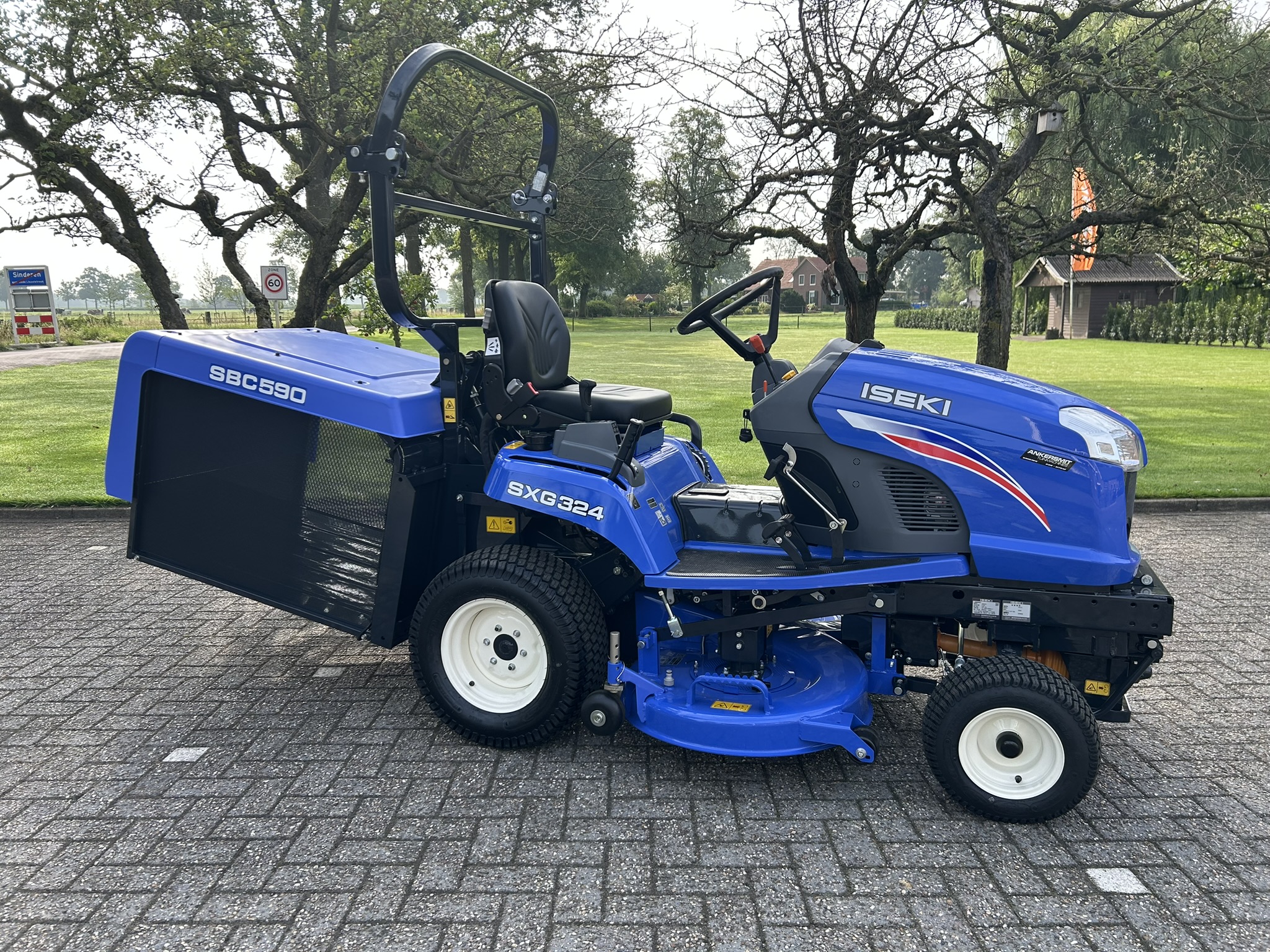 Iseki SXG 324 diesel zitmaaier - Ankersmit Tuinmachines